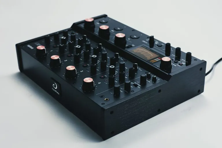 AlphaTheta euphonia, Synth, Techno