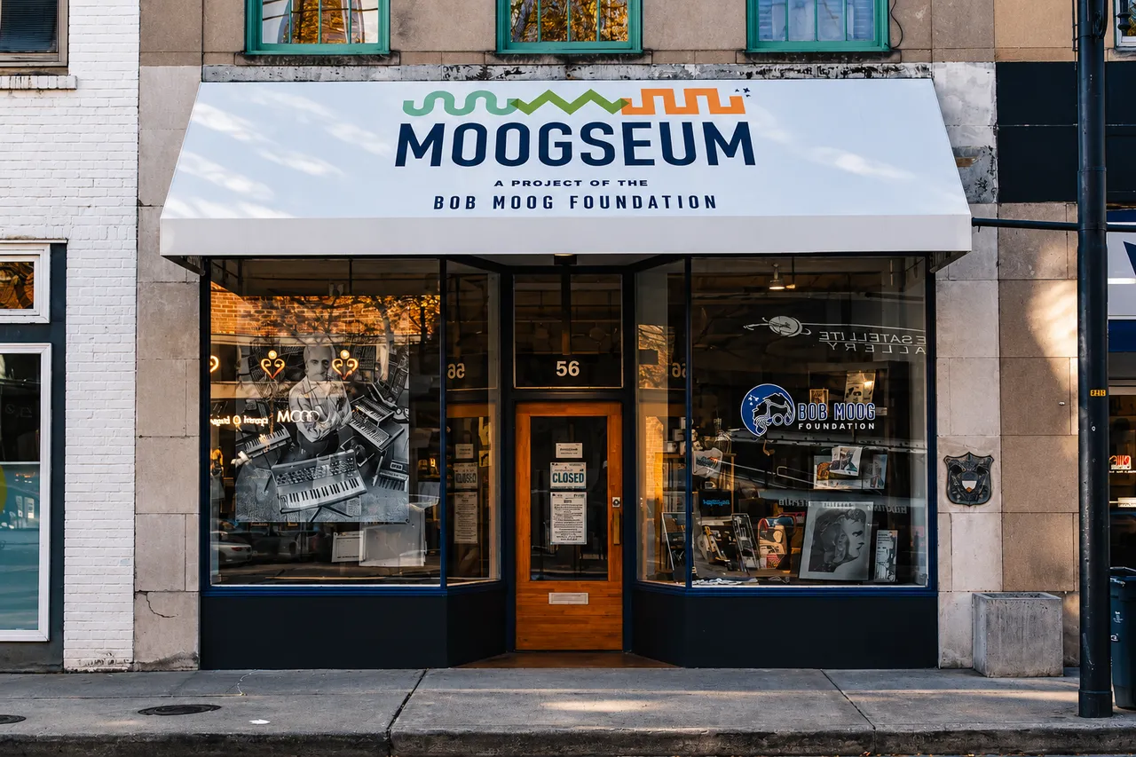 Fotografía del Moogseum para relacionar la recaudación con su propósito cultural.