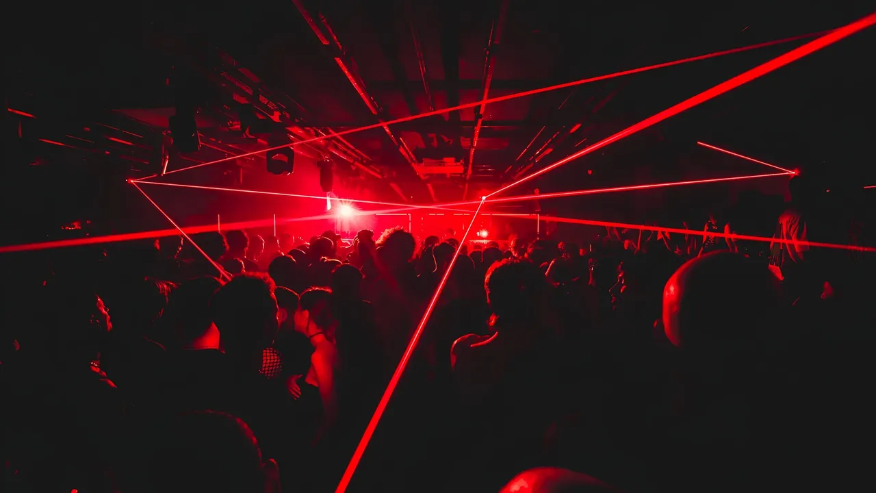 Laster Club llevará su propuesta de techno por Europa durante el otoño de 2026 con fechas en varias ciudades y grandes nombres de la escena.