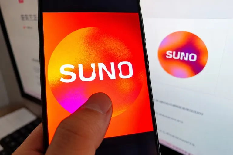 SUNO V6