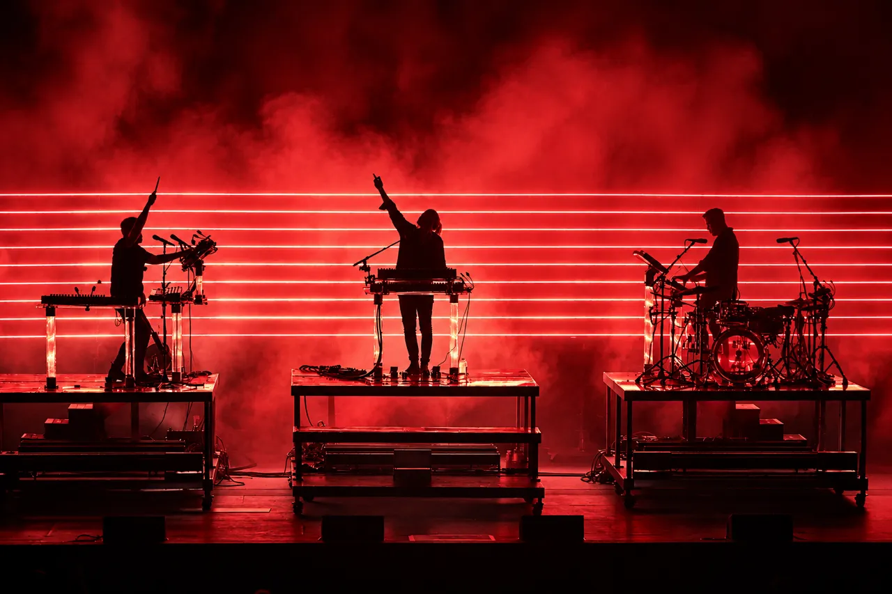 Rüfüs du Sol, Performance